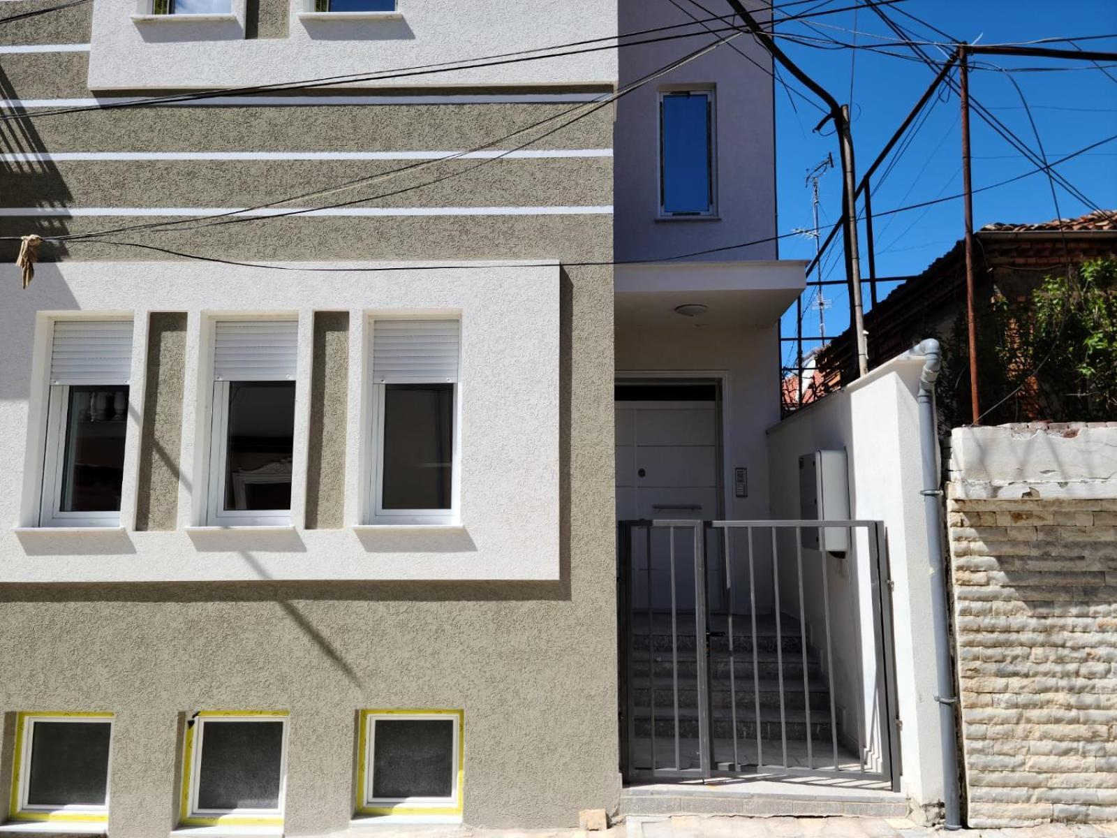 Travelers' Korca Home Luaran gambar